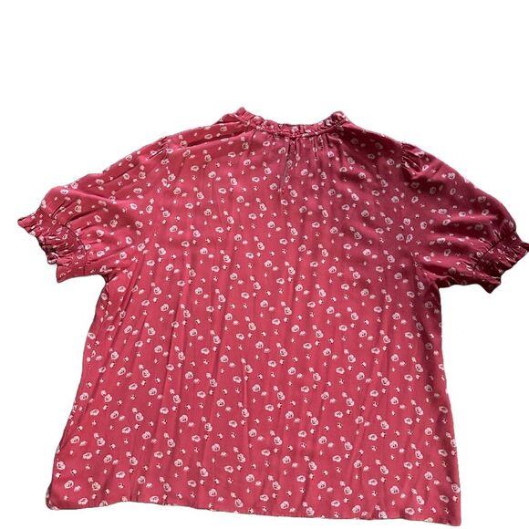 Amazon Essentials Women's Fluid Twill Short Puff Sleeve Smock Detail Shirt - Picture 3 of 5